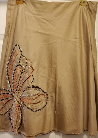 Skirt with embroidered butterfly - Picture 2 of 2
